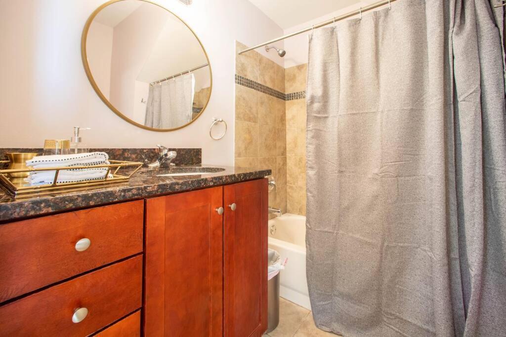 Apartamento Getaway In The Heart Of Pilsen Chicago Exterior foto